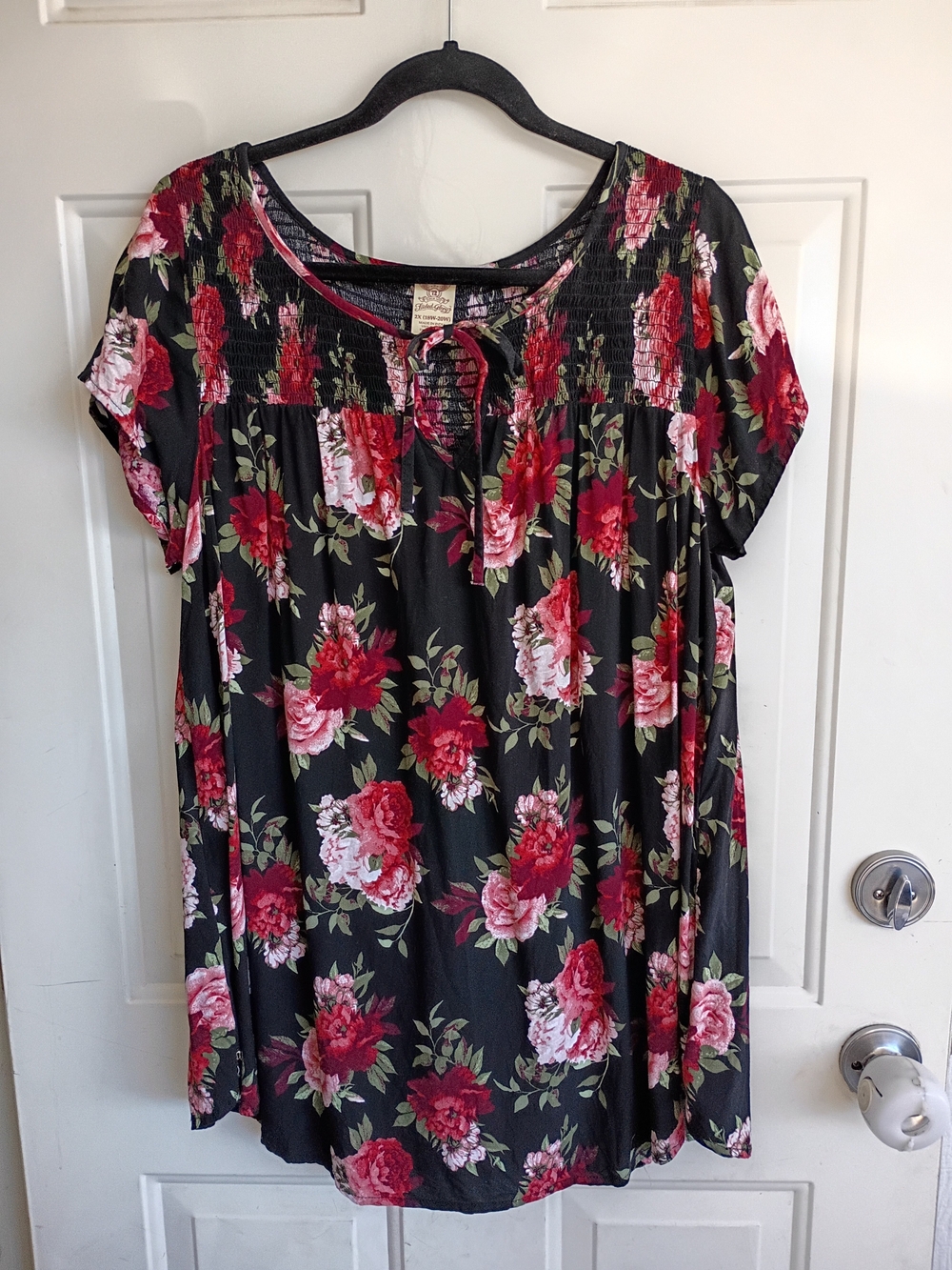 Faded Glory Plus Size Black/Red Floral Short-Sleeve Peasant Top Size 2X (18/20)